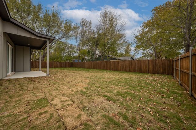 302 W west coral Way, Grand Prairie, TX 75051