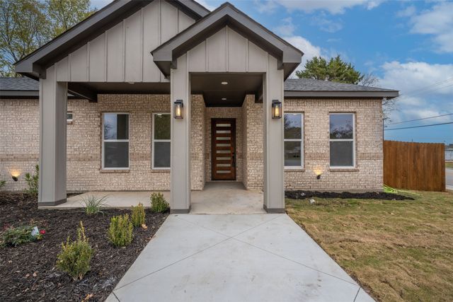 302 W west coral Way, Grand Prairie, TX 75051