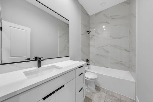 302 W west coral Way, Grand Prairie, TX 75051