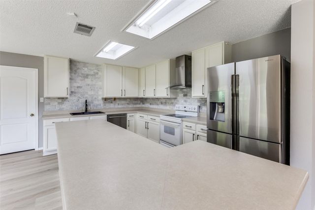 2200 Milan DR, Cedar Park, TX 78613