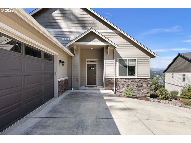 6451 DOGWOOD St, Springfield, OR 97478