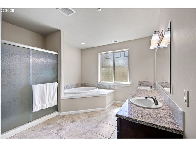 6451 DOGWOOD St, Springfield, OR 97478