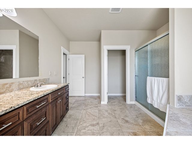 6451 DOGWOOD St, Springfield, OR 97478