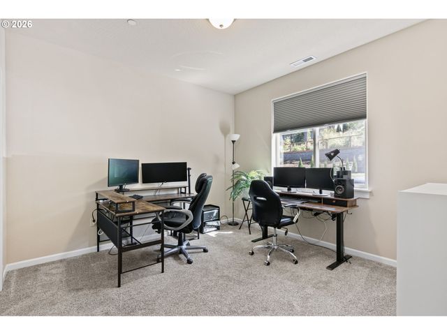 6451 DOGWOOD St, Springfield, OR 97478