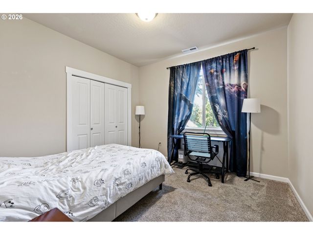 6451 DOGWOOD St, Springfield, OR 97478