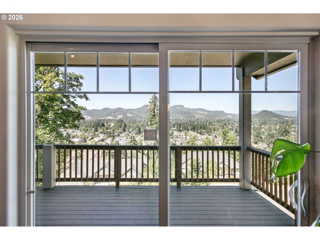 6451 DOGWOOD St, Springfield, OR 97478