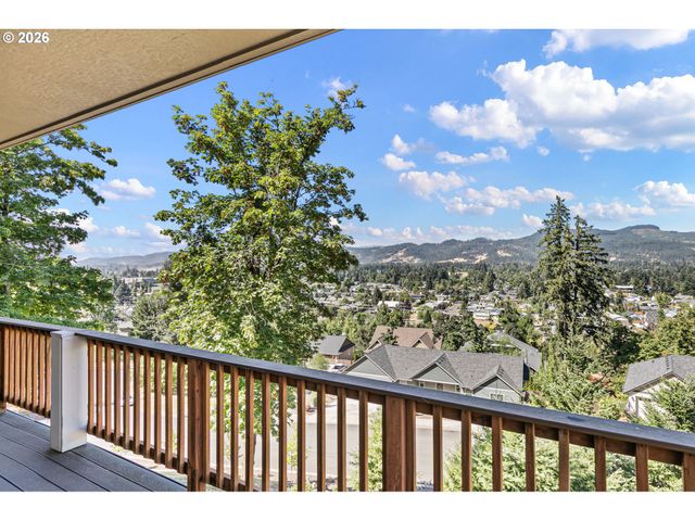 6451 DOGWOOD St, Springfield, OR 97478