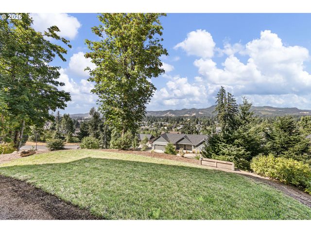 6451 DOGWOOD St, Springfield, OR 97478