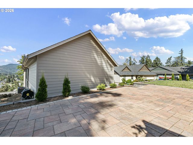 6451 DOGWOOD St, Springfield, OR 97478