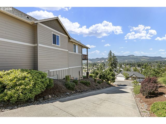 6451 DOGWOOD St, Springfield, OR 97478