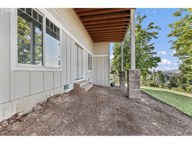 6451 DOGWOOD St, Springfield, OR 97478