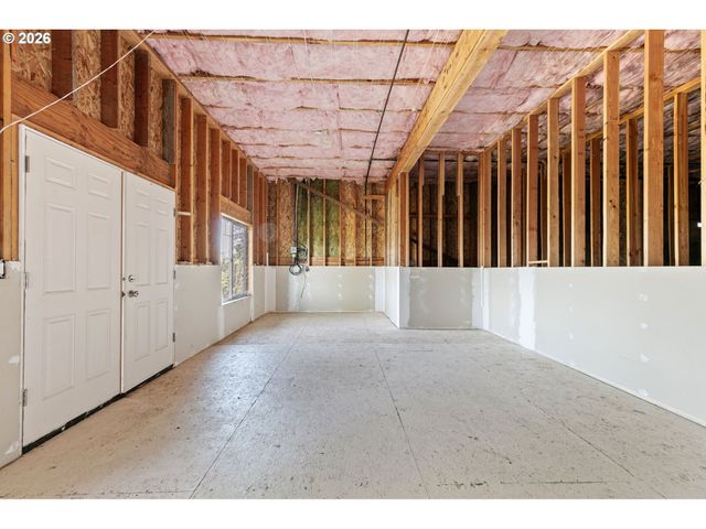 6451 DOGWOOD St, Springfield, OR 97478