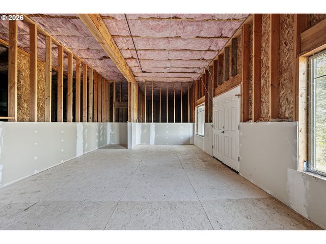 6451 DOGWOOD St, Springfield, OR 97478