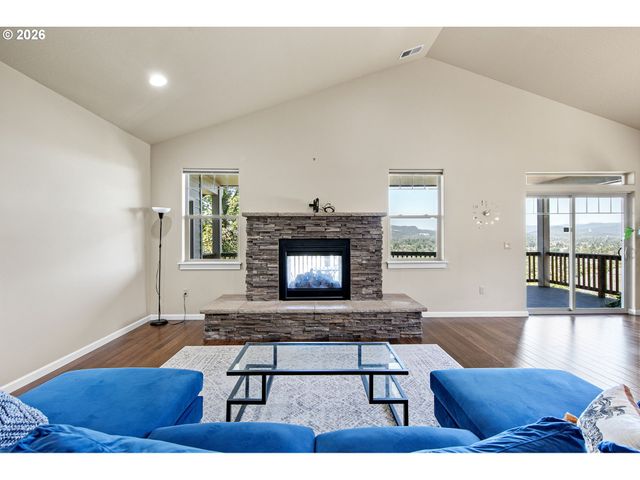 6451 DOGWOOD St, Springfield, OR 97478