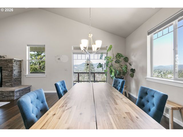 6451 DOGWOOD St, Springfield, OR 97478