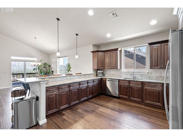 6451 DOGWOOD St, Springfield, OR 97478