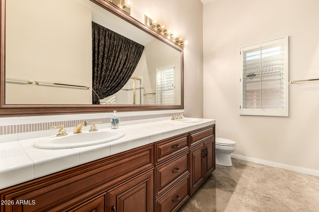 Image 10 of property listing at 8671 E ASTER Drive, Scottsdale, AZ 85260