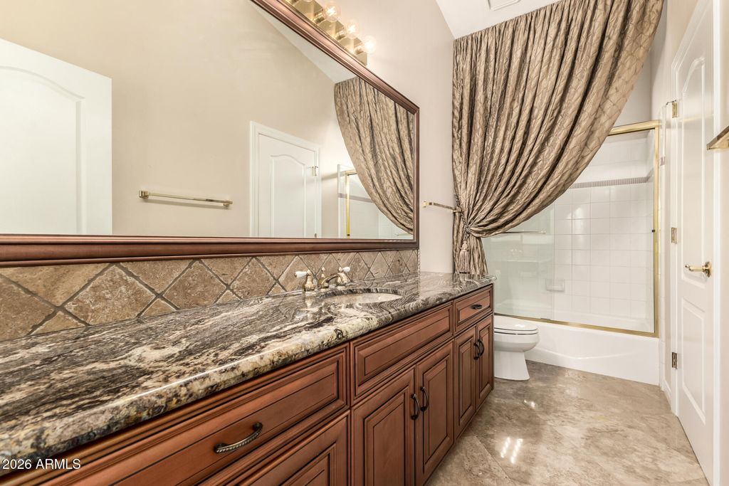 Image 11 of property listing at 8671 E ASTER Drive, Scottsdale, AZ 85260