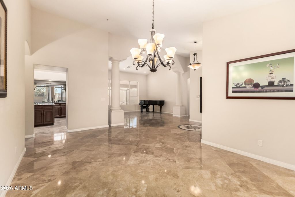 Image 5 of property listing at 8671 E ASTER Drive, Scottsdale, AZ 85260
