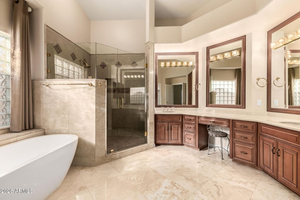 Image 8 of property listing at 8671 E ASTER Drive, Scottsdale, AZ 85260