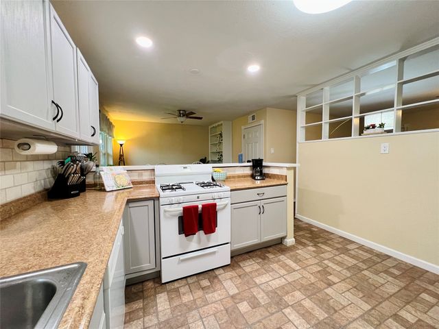 310 W 15th Street, Irving, TX 75060