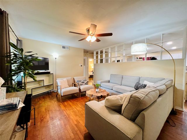 310 W 15th Street, Irving, TX 75060