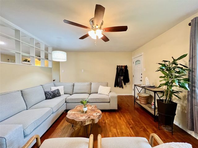 310 W 15th Street, Irving, TX 75060