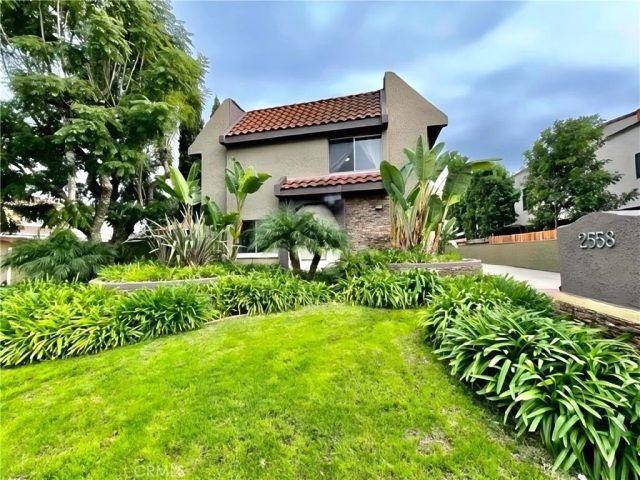 2558 ORANGE Avenue C, Costa Mesa, CA 92627