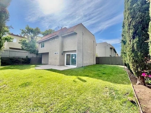 2558 ORANGE Avenue C, Costa Mesa, CA 92627