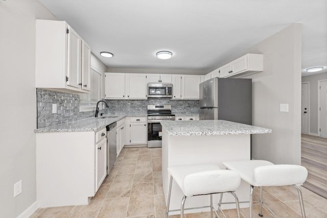 2515 W Sunnybrook St, Wichita, KS 67217