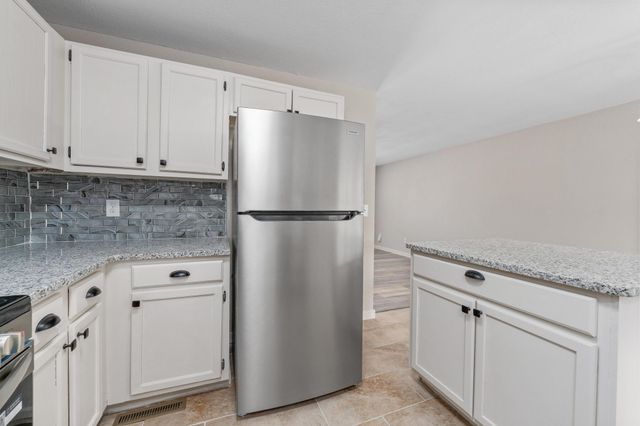 2515 W Sunnybrook St, Wichita, KS 67217