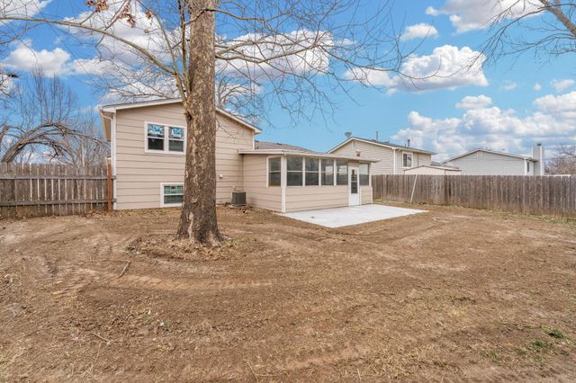 2515 W Sunnybrook St, Wichita, KS 67217