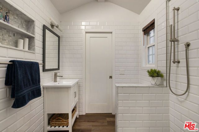 2527 Arthur Street, Los Angeles, CA 90065