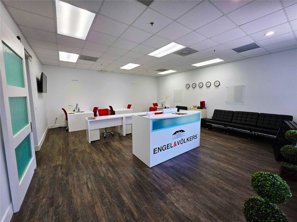 Image 4 of property listing at 7600 DR. PHILLIPS BOULEVARD 53, Orlando, FL 32819