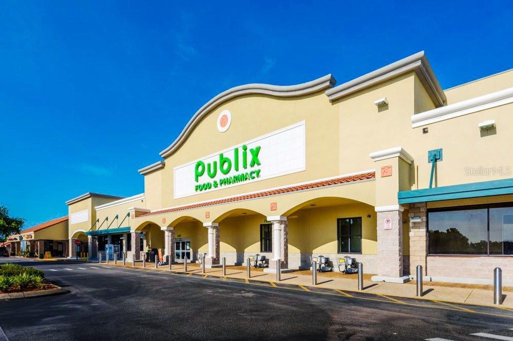 Image 10 of property listing at 7600 DR. PHILLIPS BOULEVARD 53, Orlando, FL 32819