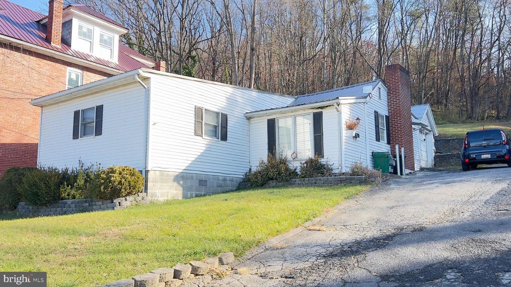 880 MARYLAND AVE, Cumberland, MD 21502