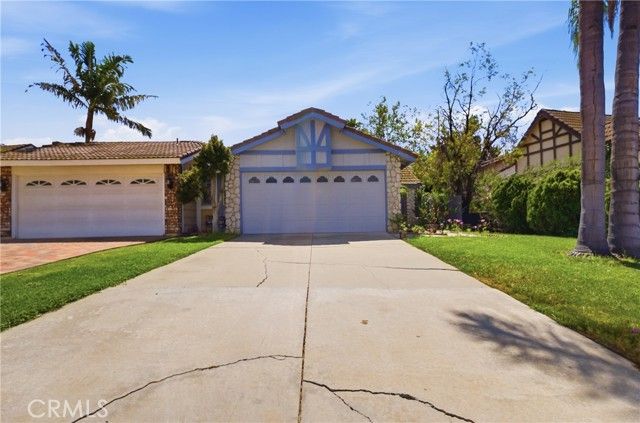 8462 E Amberwood, Anaheim, CA 92808