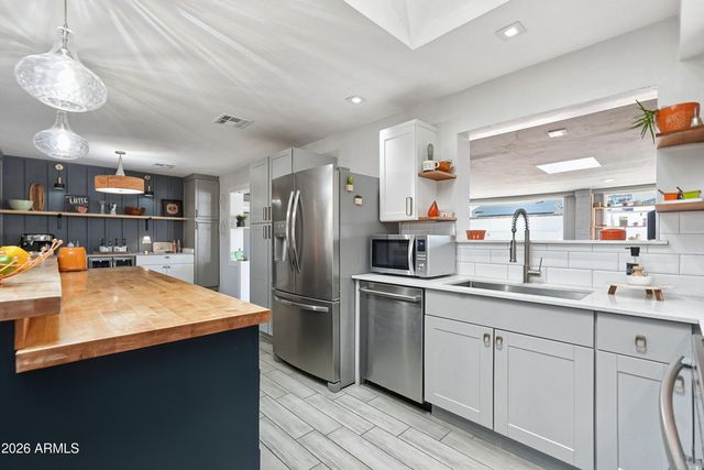 13419 N CANTERBURY Drive, Phoenix, AZ 85023