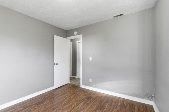 1508 E Livingston Street, Springfield, MO 65803