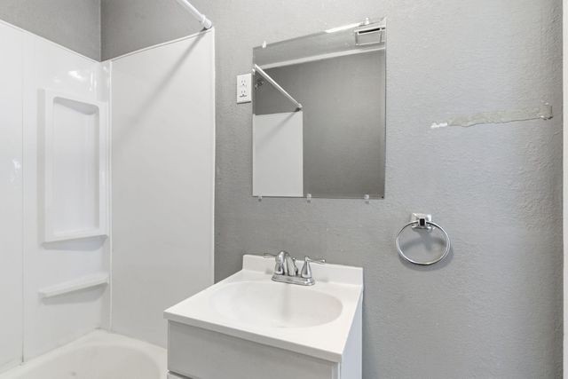 1508 E Livingston Street, Springfield, MO 65803