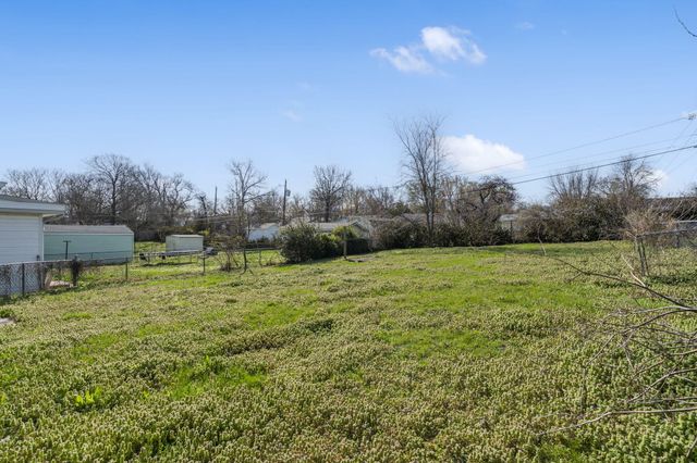 1508 E Livingston Street, Springfield, MO 65803