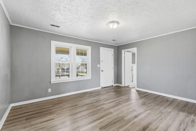 1508 E Livingston Street, Springfield, MO 65803