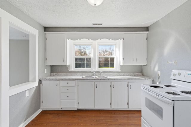 1508 E Livingston Street, Springfield, MO 65803