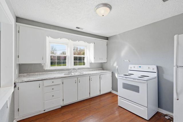 1508 E Livingston Street, Springfield, MO 65803