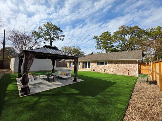 11219 Valley Spring Drive, Houston, TX 77043