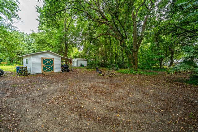 725 Hildebrand Drive, Bonneau, SC 29431