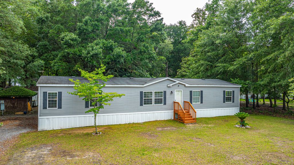 725 Hildebrand Drive, Bonneau, SC 29431