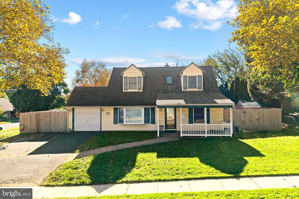 54 QUARTER TURN RD W, LEVITTOWN, PA 19057 — exterior