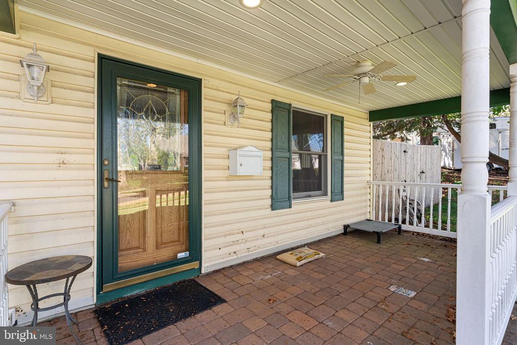 54 QUARTER TURN RD W, LEVITTOWN, PA 19057 — photo 2