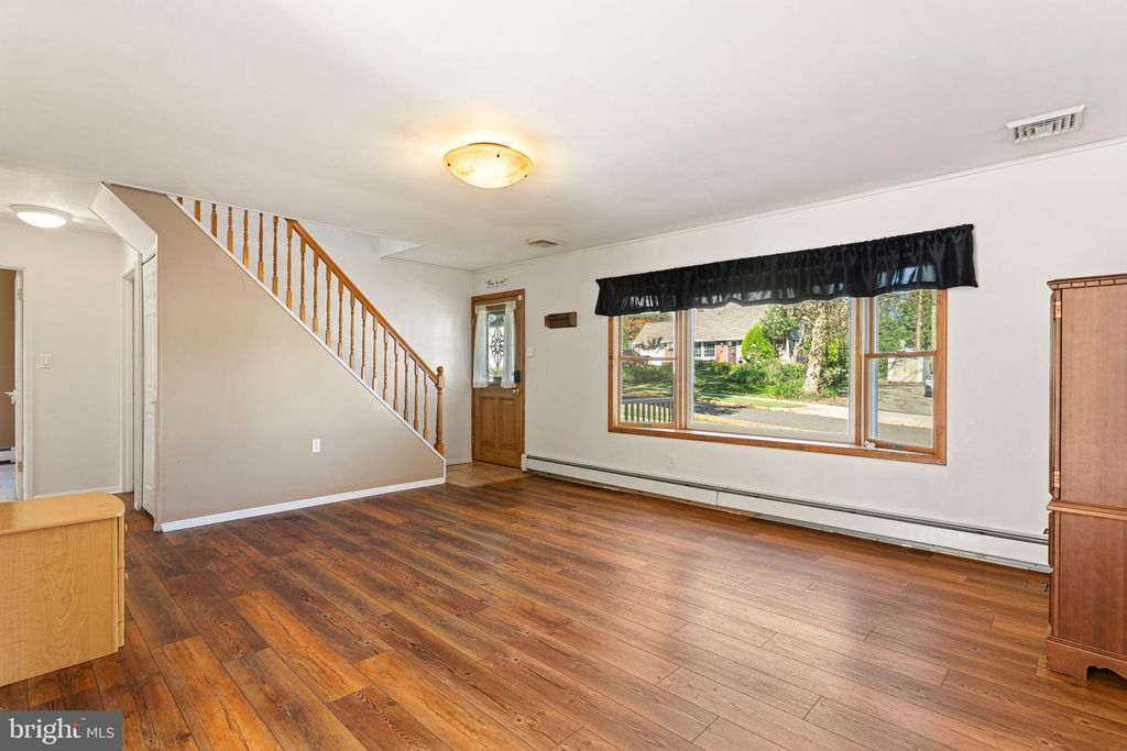 54 QUARTER TURN RD W, LEVITTOWN, PA 19057 — photo 4